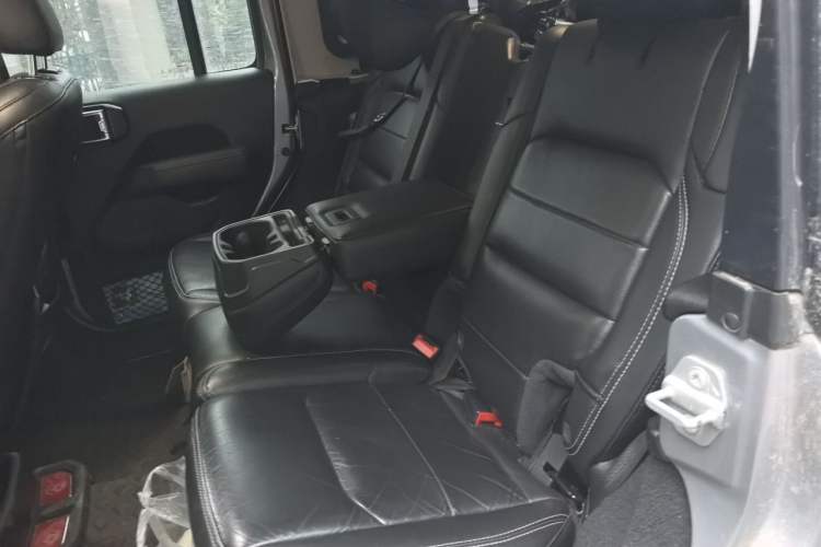 Used Jeep Wrangler 2021 2.0T Sahara Four-Door Edition Left Rear Seat