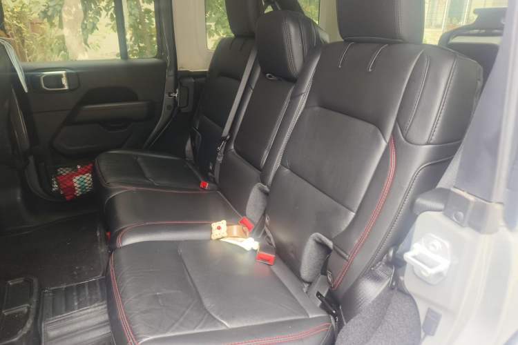 Used Jeep Wrangler 2021 2.0T Robin Hood Four-Door Edition Left Rear Seat