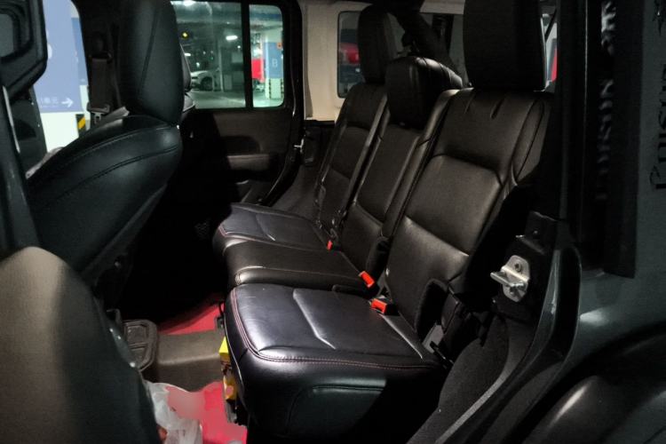Used Jeep Wrangler 2021 2.0T Robin Hood Four-Door Edition Left Rear Seat