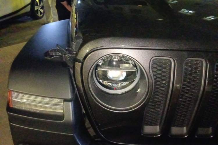 Used Jeep Wrangler 2021 2.0T Robin Hood Four-Door Edition Right Front Headlight