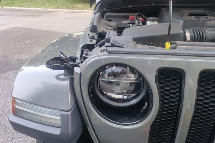 Used Jeep Wrangler 2021 2.0T Sahara Four-Door Edition Right Front Headlight