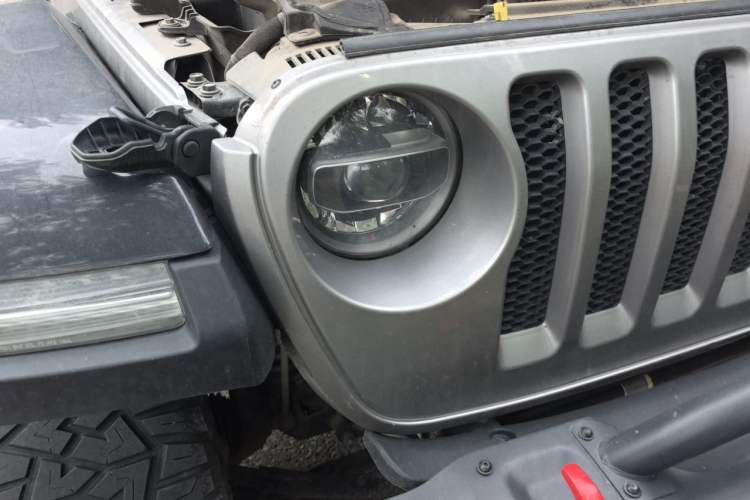 Used Jeep Wrangler 2021 2.0T Sahara Four-Door Edition Right Front Headlight