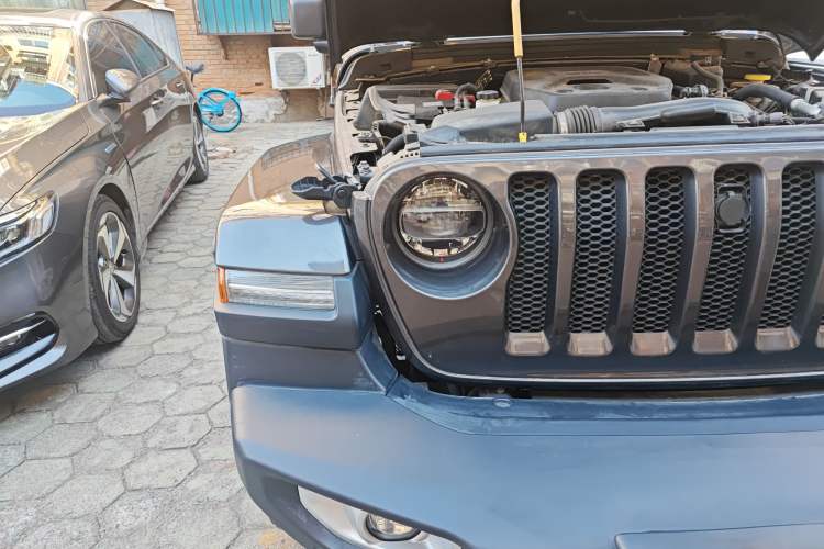 Used Jeep Wrangler 2021 2.0T Sahara Four-Door Edition Right Front Headlight