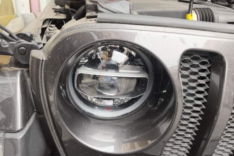 Used Jeep Wrangler 2021 2.0T Sahara Four-Door Edition Right Front Headlight