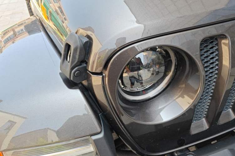 Used Jeep Wrangler 2021 2.0T Sahara Four-Door Edition Right Front Headlight