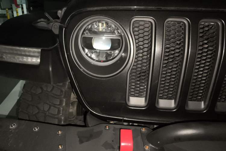 Used Jeep Wrangler 2021 2.0T Robin Hood Four-Door Edition Right Front Headlight