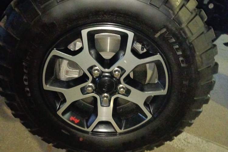 Used Jeep Wrangler 2021 2.0T Robin Hood Four-Door Edition Right Front Wheel Hub