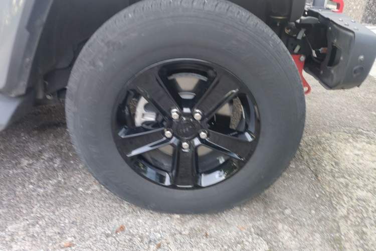 Used Jeep Wrangler 2021 2.0T Sahara Four-Door Edition Right Front Wheel Hub