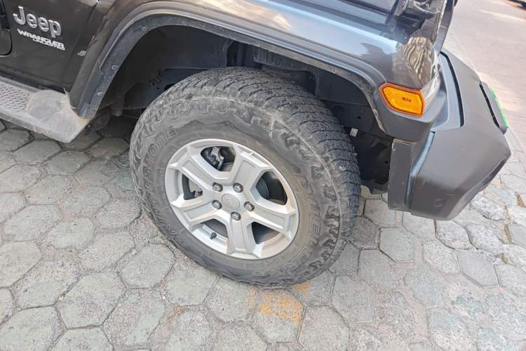 Used Jeep Wrangler 2021 2.0T Sahara Four-Door Edition Right Front Wheel Hub