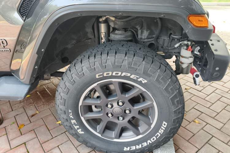 Used Jeep Wrangler 2021 2.0T 80th Anniversary Edition Right Front Wheel Hub
