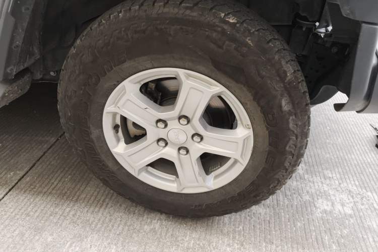 Used Jeep Wrangler 2021 2.0T Sahara Four-Door Edition Right Front Wheel Hub