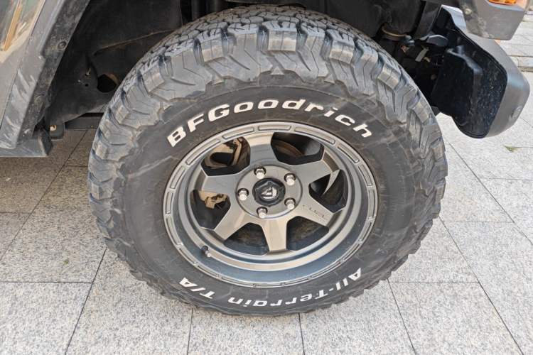 Used Jeep Wrangler 2021 2.0T Sahara Four-Door Edition Right Front Wheel Hub