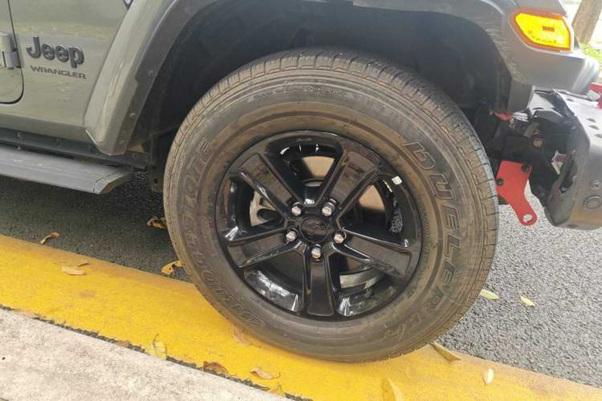 Used Jeep Wrangler 2021 2.0T Sahara Four-Door Edition Right Front Wheel Hub