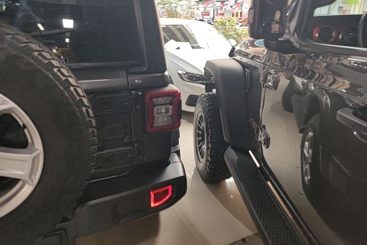 Used Jeep Wrangler 2021 2.0T Sahara Four-Door Edition Right Rear Taillight