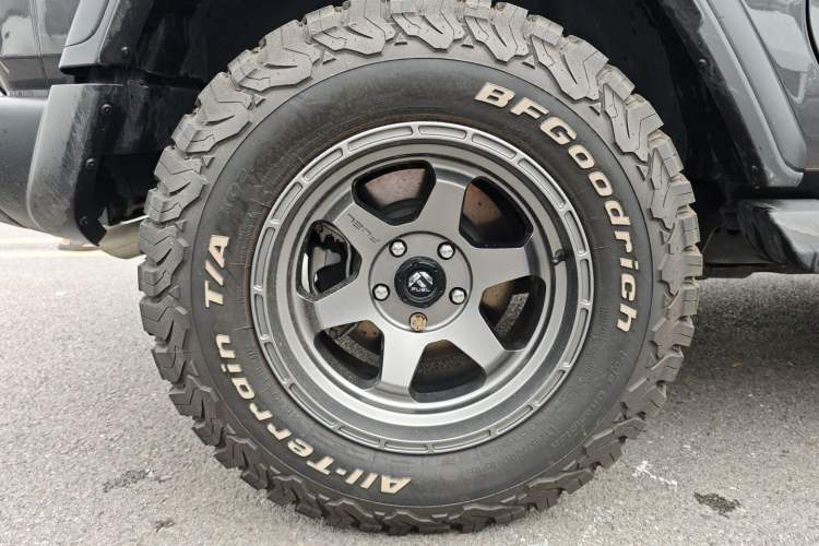 Used Jeep Wrangler 2021 2.0T Sahara Two-Door Edition Right Rear Wheel Hub