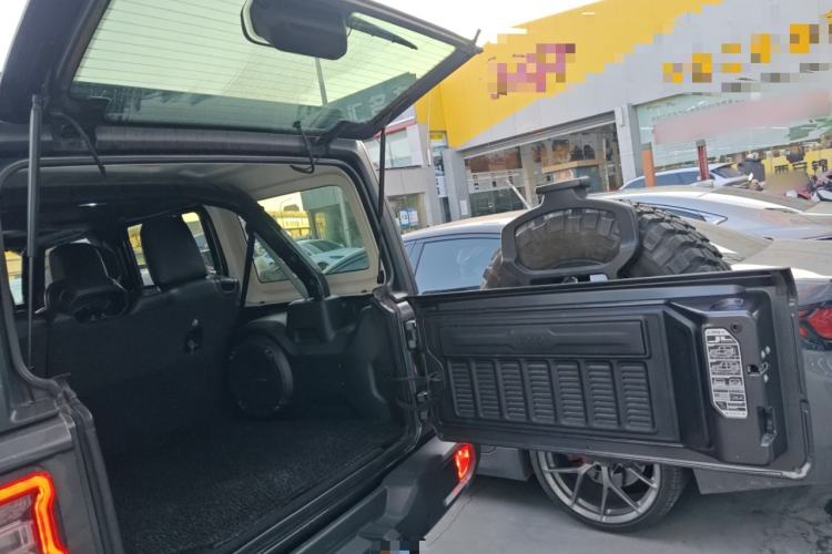 Used Jeep Wrangler 2021 2.0T Robin Hood Four-Door Edition Trunk