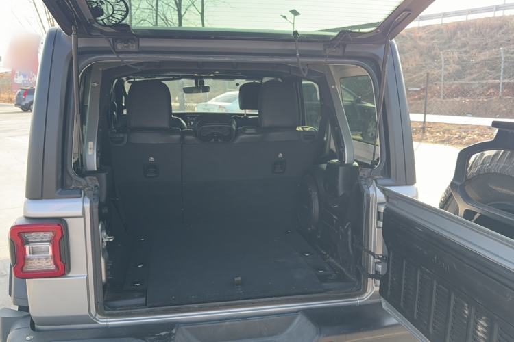 Used Jeep Wrangler 2021 2.0T Robin Hood Four-Door Edition Trunk