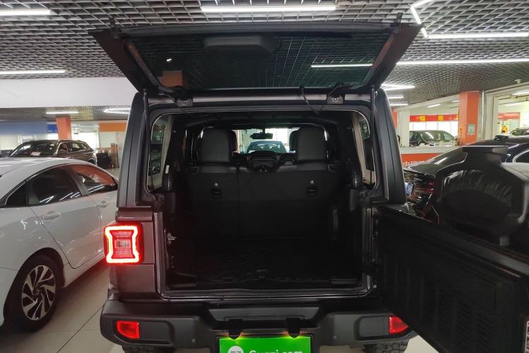 Used Jeep Wrangler 2021 2.0T Robin Hood Four-Door Edition Trunk