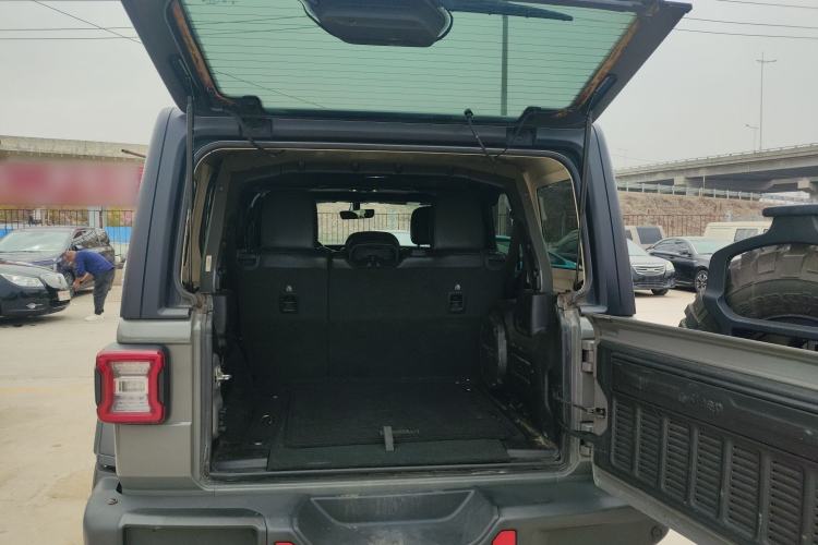 Used Jeep Wrangler 2021 2.0T Robin Hood Four-Door Edition Trunk