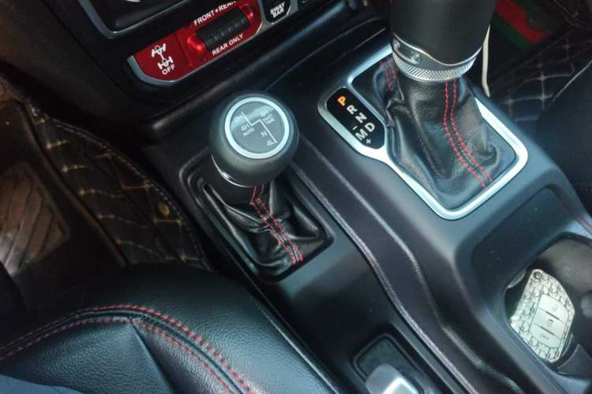 Used Jeep Wrangler 2021 2.0T Robin Hood Four-Door Edition Gear Lever