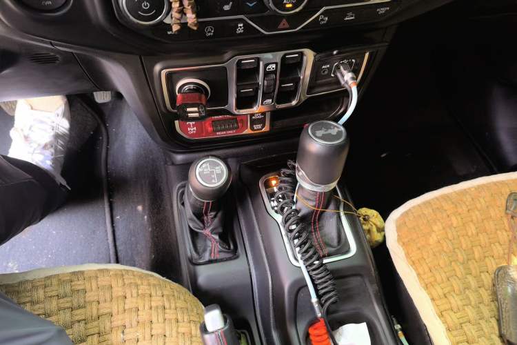 Used Jeep Wrangler 2021 2.0T Robin Hood Four-Door Edition Gear Lever