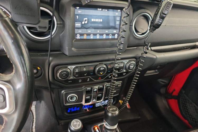 Used Jeep Wrangler 2021 2.0T Sahara Four-Door Edition Audio And AC Panel