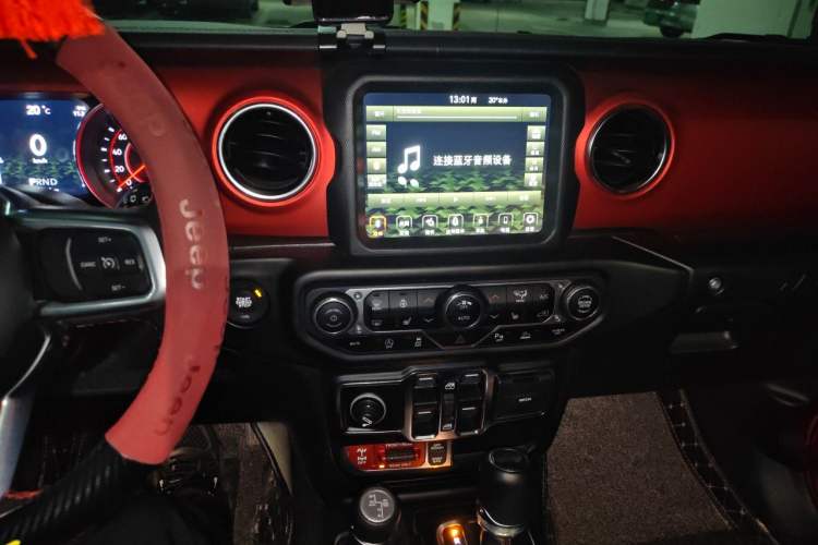 Used Jeep Wrangler 2021 2.0T Robin Hood Four-Door Edition Audio And AC Panel
