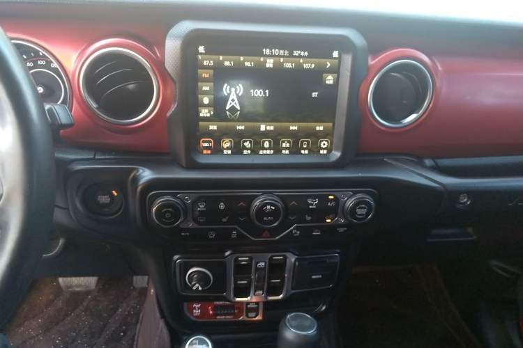Used Jeep Wrangler 2021 2.0T Robin Hood Four-Door Edition Audio And AC Panel