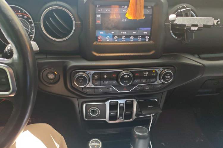 Used Jeep Wrangler 2021 2.0T Sahara Four-Door Edition Audio And AC Panel