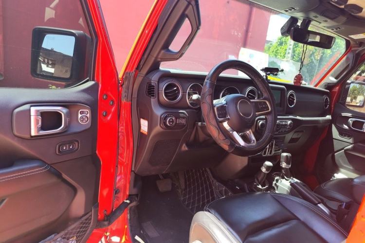 Used Jeep Wrangler 2021 2.0T Sahara Four-Door Edition Driver Seat
