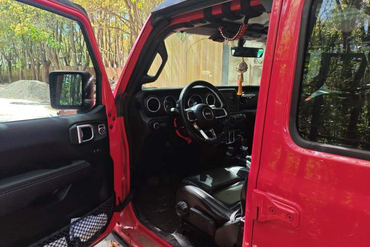 Used Jeep Wrangler 2021 2.0T Sahara Four-Door Edition Driver Seat