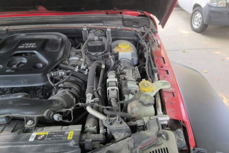 Used Jeep Wrangler 2021 2.0T Sahara Four-Door Edition Engine Bay Left