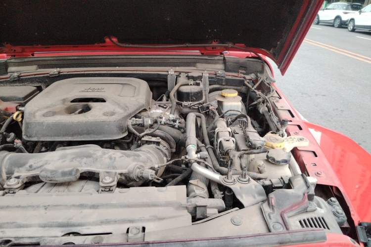 Used Jeep Wrangler 2021 2.0T Sahara Four-Door Edition Engine Bay Left
