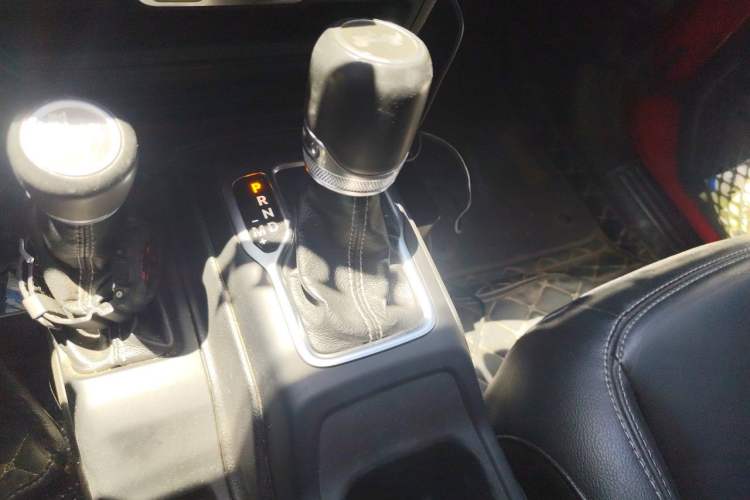 Used Jeep Wrangler 2021 2.0T Sahara Four-Door Edition Gear Lever
