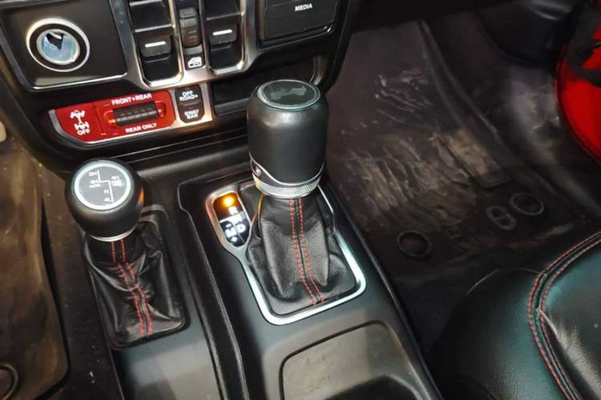 Used Jeep Wrangler 2021 2.0T Robin Hood Four-Door Edition Gear Lever