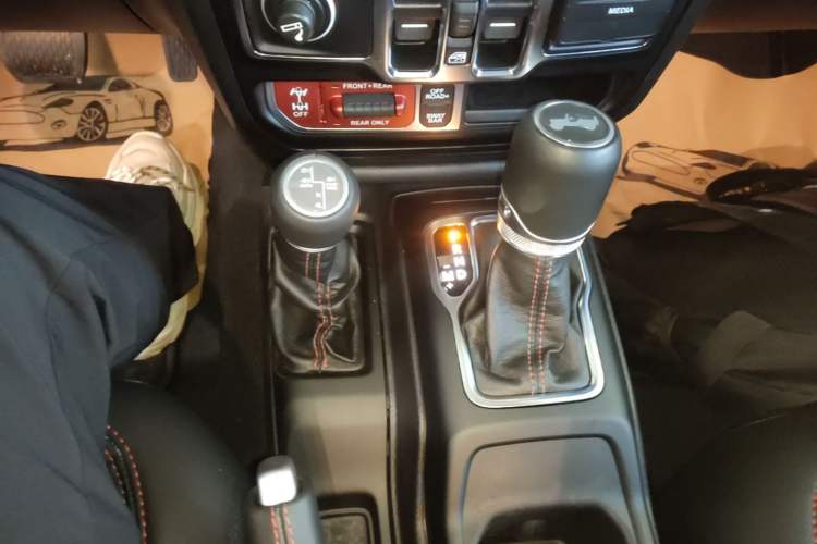 Used Jeep Wrangler 2021 2.0T Robin Hood Four-Door Edition Gear Lever