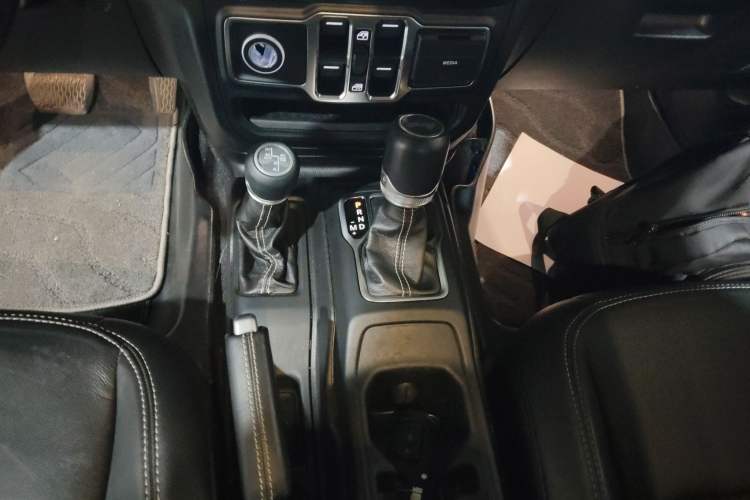 Used Jeep Wrangler 2021 2.0T Sahara Four-Door Edition Gear Lever