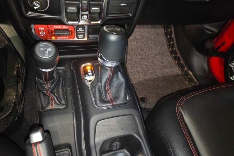 Used Jeep Wrangler 2021 2.0T Robin Hood Four-Door Edition Gear Lever