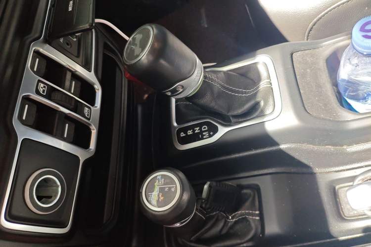 Used Jeep Wrangler 2021 2.0T Sahara Four-Door Edition Gear Lever