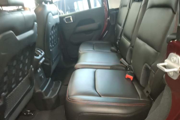 Used Jeep Wrangler 2021 2.0T Robin Hood Four-Door Edition Left Rear Seat