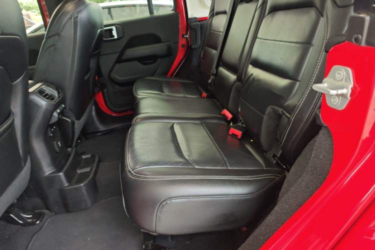 Used Jeep Wrangler 2021 2.0T Sahara Four-Door Edition Left Rear Seat