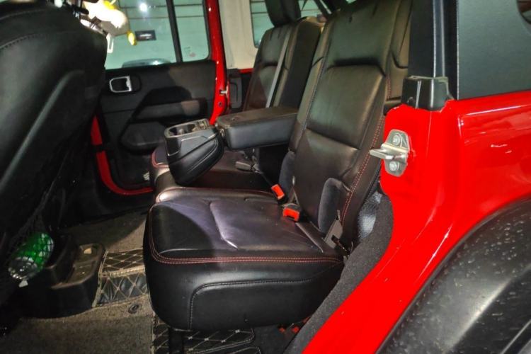 Used Jeep Wrangler 2021 2.0T Robin Hood Four-Door Edition Left Rear Seat