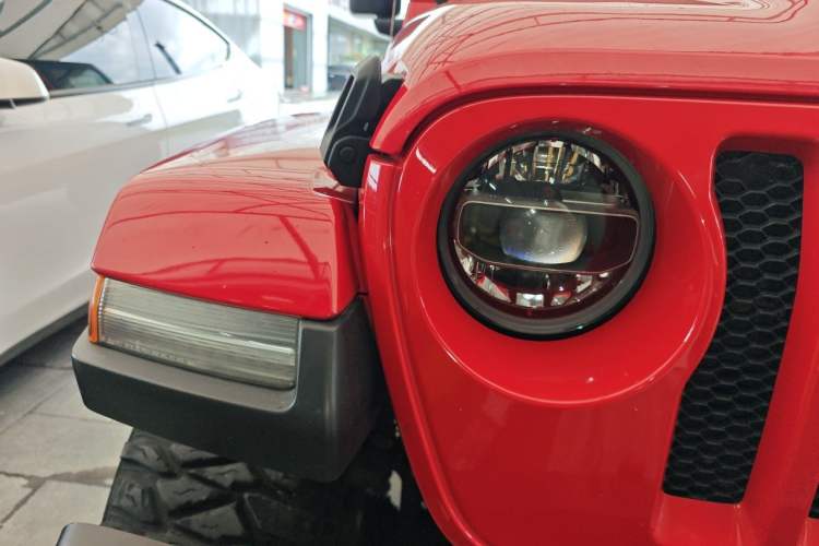 Used Jeep Wrangler 2021 2.0T Sahara Four-Door Edition Right Front Headlight