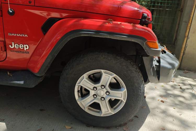 Used Jeep Wrangler 2021 2.0T Sahara Four-Door Edition Right Front Wheel Hub