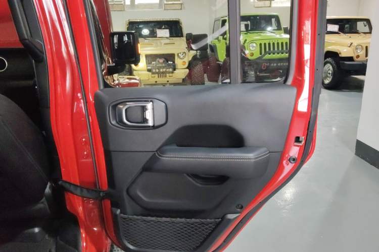 Used Jeep Wrangler 2021 2.0T Sahara Four-Door Edition Right Rear Door Interior