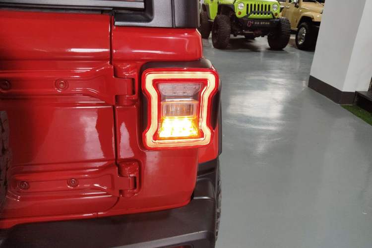 Used Jeep Wrangler 2021 2.0T Sahara Four-Door Edition Right Rear Taillight