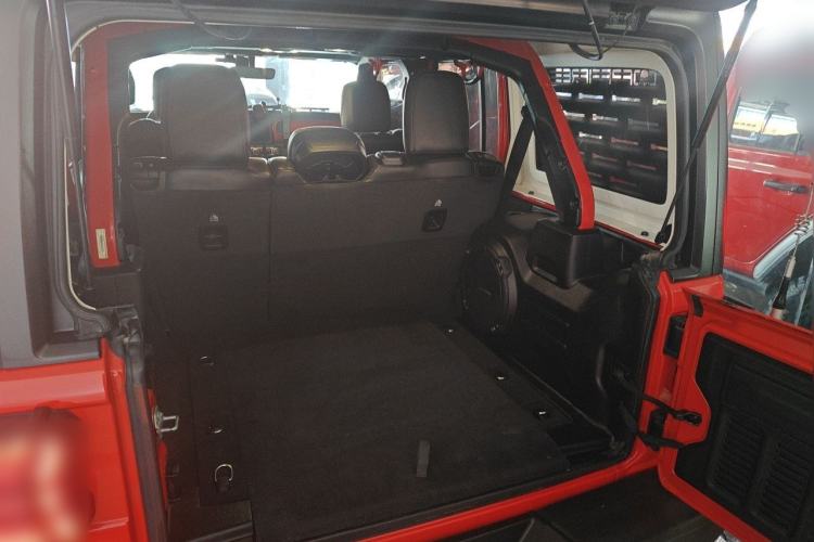 Used Jeep Wrangler 2021 2.0T Robin Hood Four-Door Edition Trunk