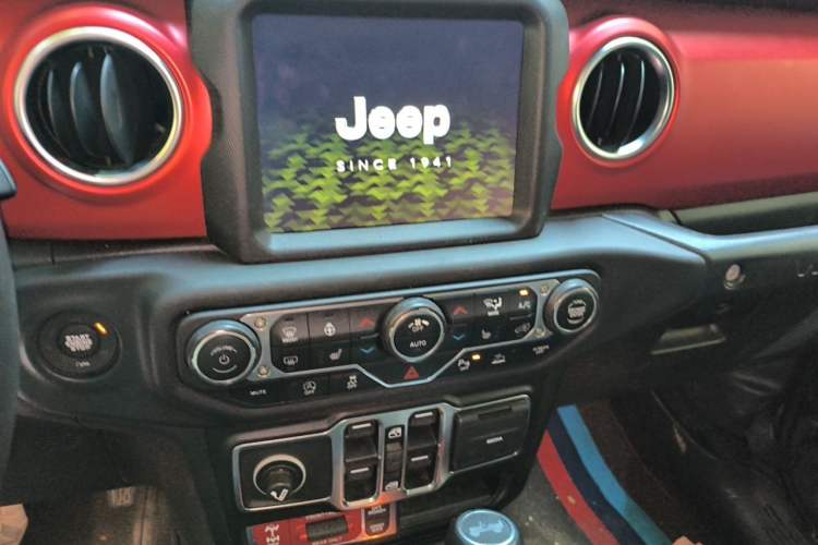Used Jeep Wrangler 2021 2.0T Robin Hood Four-Door Edition Audio And AC Panel