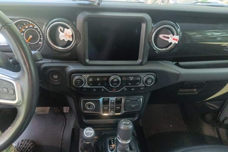 Used Jeep Wrangler 2021 2.0T Sahara Four-Door Edition Audio And AC Panel