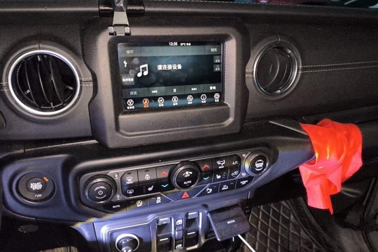 Used Jeep Wrangler 2021 2.0T Sahara Four-Door Edition Audio And AC Panel